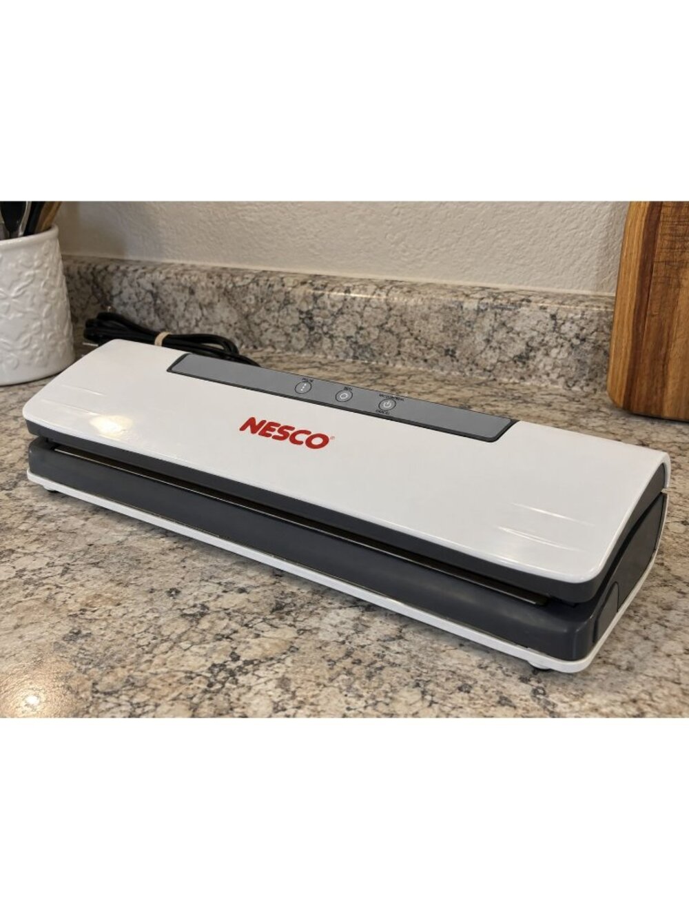 NIB Nesco Classic Vacuum Sealer Storage - Bags Included - White